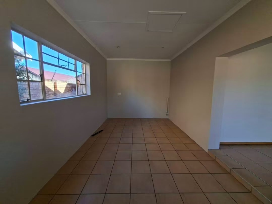 2 Bedroom Property for Sale in Rhodesdene Northern Cape